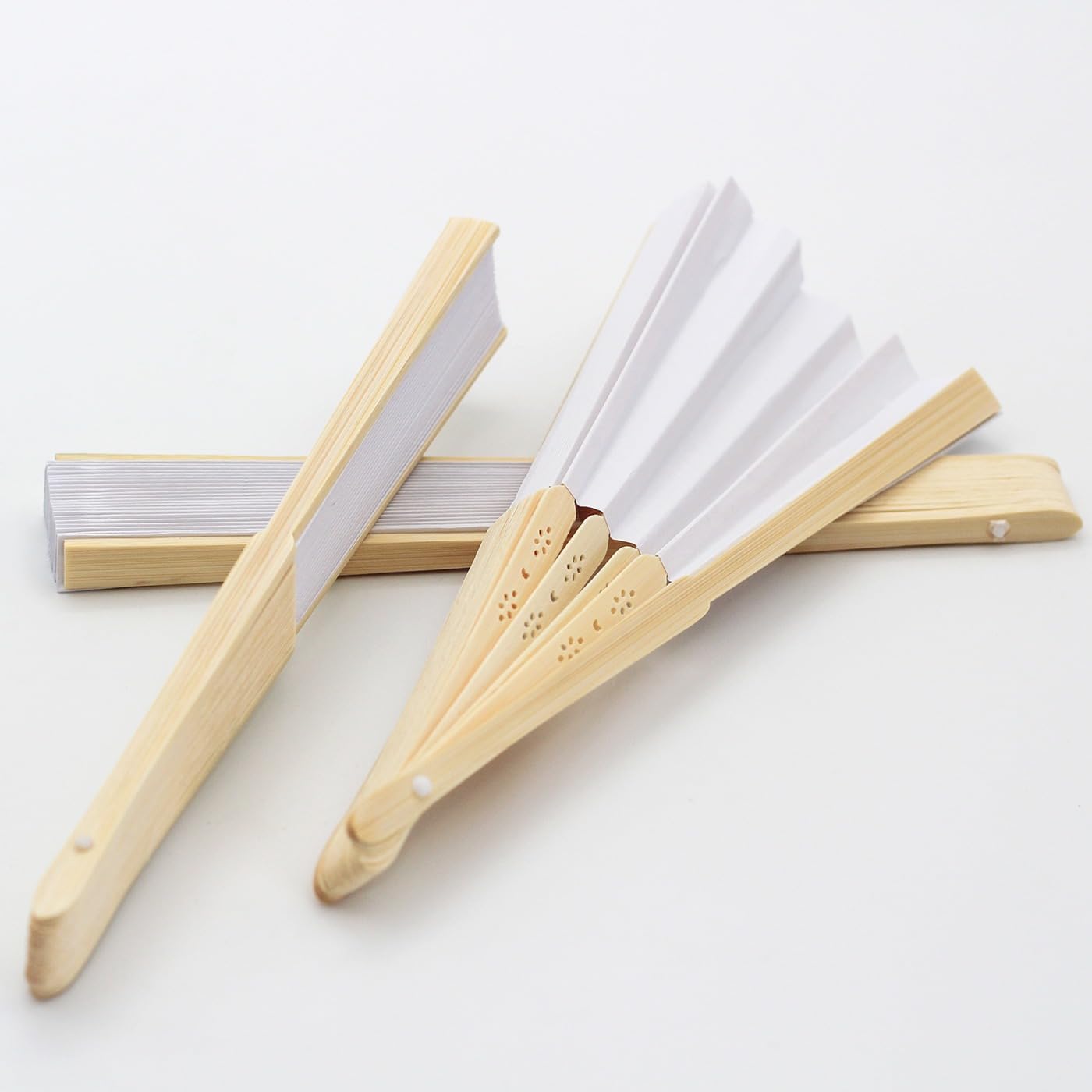 081 Negozio 108 Ventagli in legno di bambù e carta bianca per matrimoni, matrimoni, spose, eventi, segnaposto per chiesa