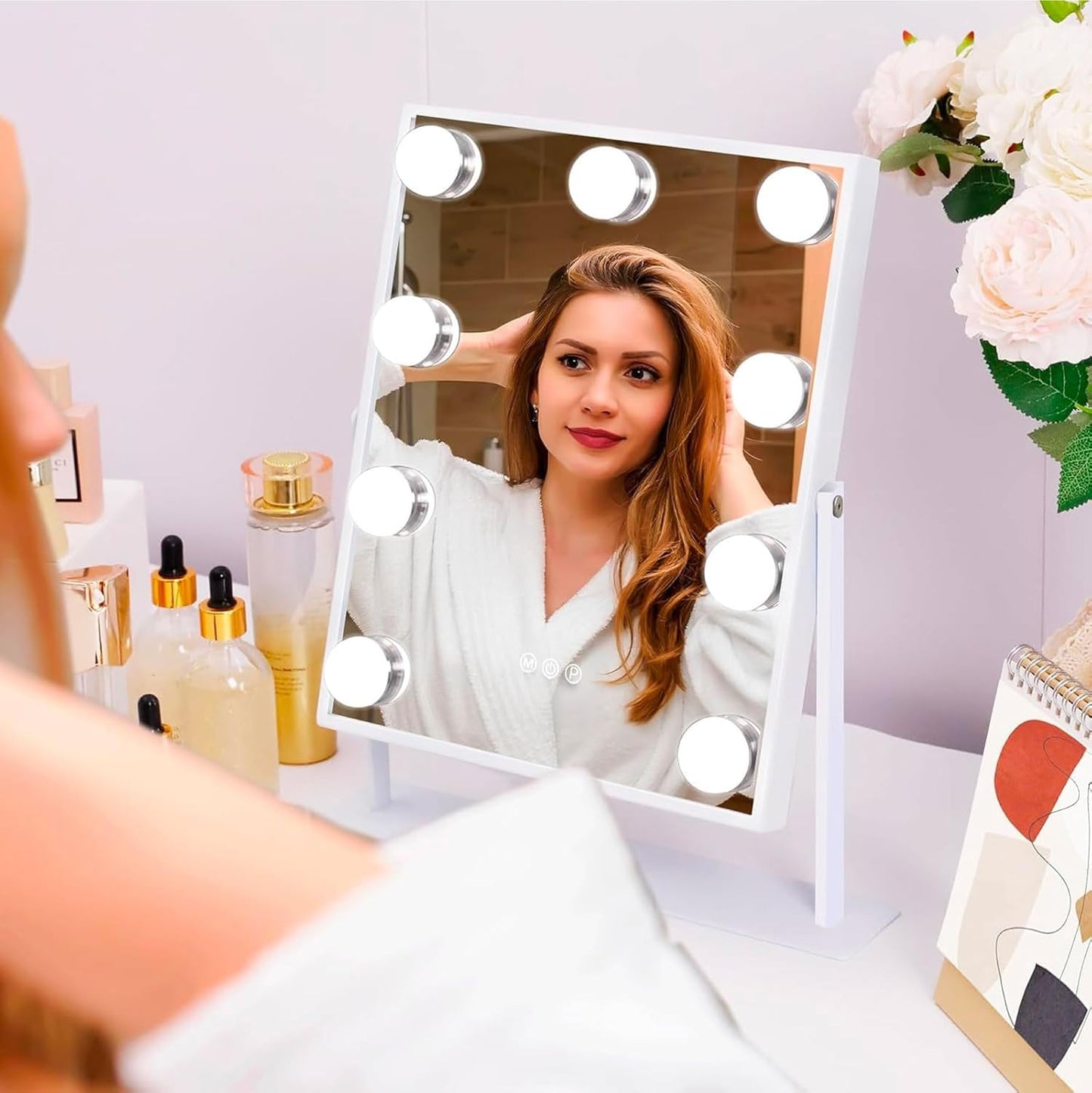 Specchio per Trucco con 9 Luci LED, 3 Modalità di Luce, Luminosità Regolabile, Rotazione 360°, Specchio Ingranditore 10X Rimovibile, Controllo Touch, Alimentazione USB, per Make Up e Toeletta