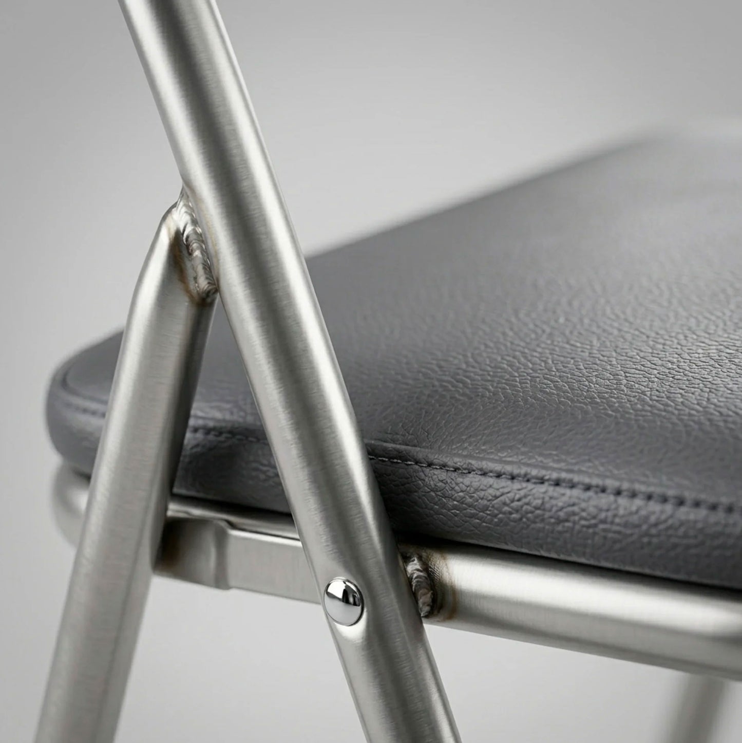 Kit 6 Sedie Pieghevoli in Metallo Argento con Cuscino PVC Grigio Scuro – Sedie Salvaspazio Resistenti per Casa Ufficio Eventi Cucina Sala Riunioni